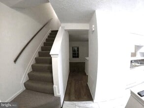 Building Photo - 2804 Pin Oak Ln