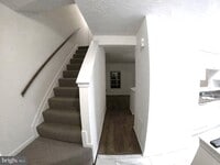 Building Photo - 2804 Pin Oak Ln