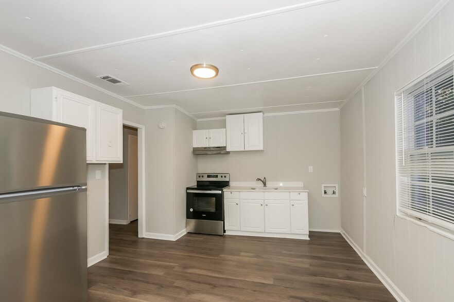 Building Photo - 129 Royal Ct