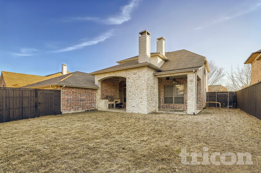 Building Photo - 2240 27th Ave Ct