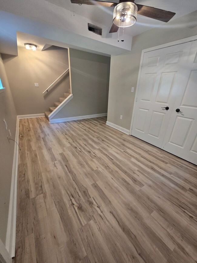 Building Photo - 722 Pear Tree Cir