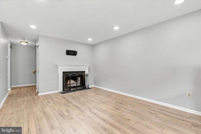 Building Photo - 645 Muhlenberg Dr