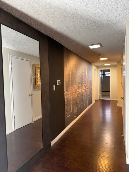 Building Photo - 4541 Collett Ave