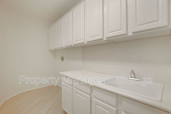 Building Photo - 32555 Favara Dr