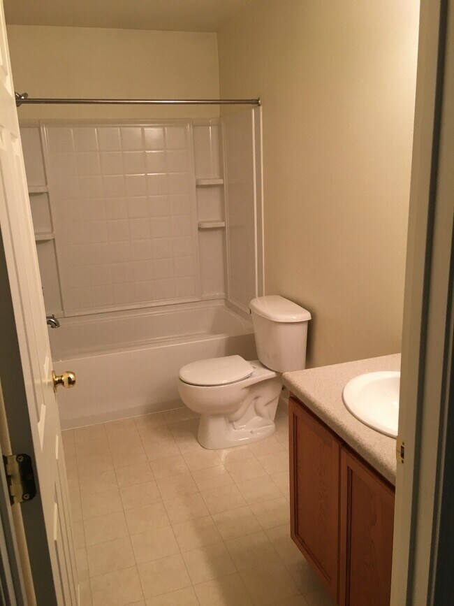 Building Photo - 2644 Sunray Dr