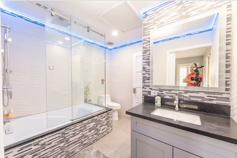 Bathroom for BR3 - 3160 Belcastro St