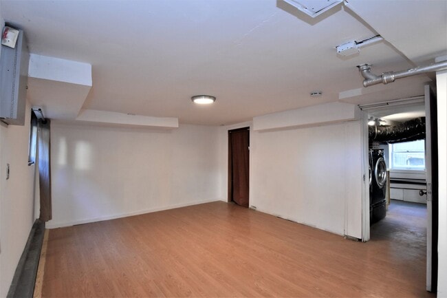 Building Photo - 306 24th St