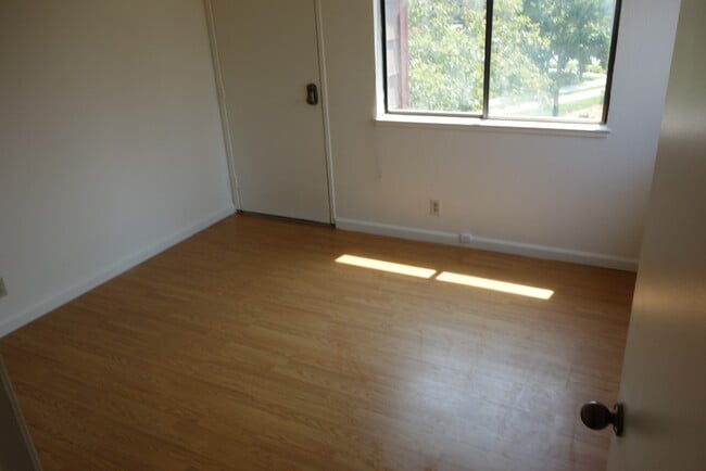 Building Photo - Bright 3-Bed condo with In-Unit Laundry, Pool Access, and Assigned Carport in Fremont