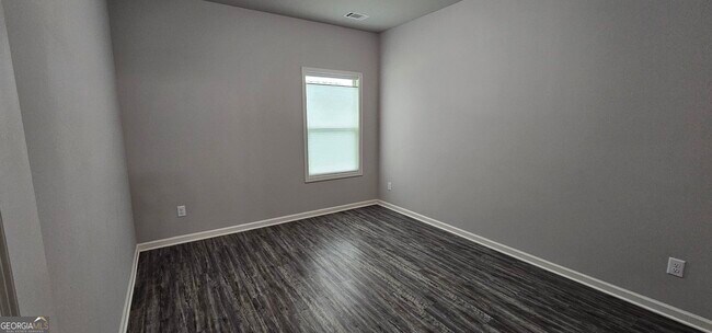Building Photo - 352 Newshaw Dr