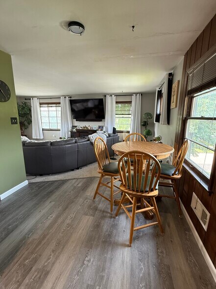 Building Photo - 809 Croghan Ave