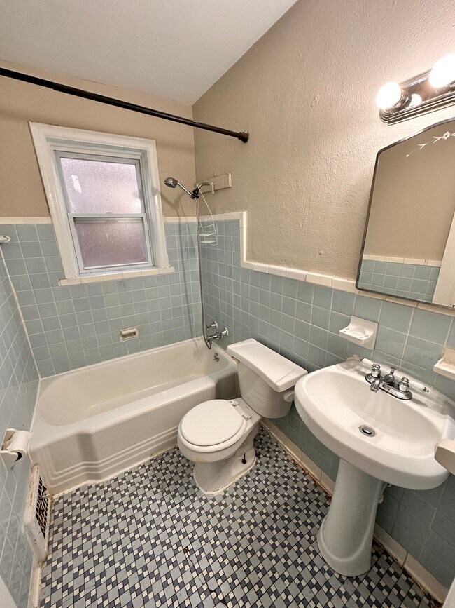 Building Photo - 4956 Kemper Ave