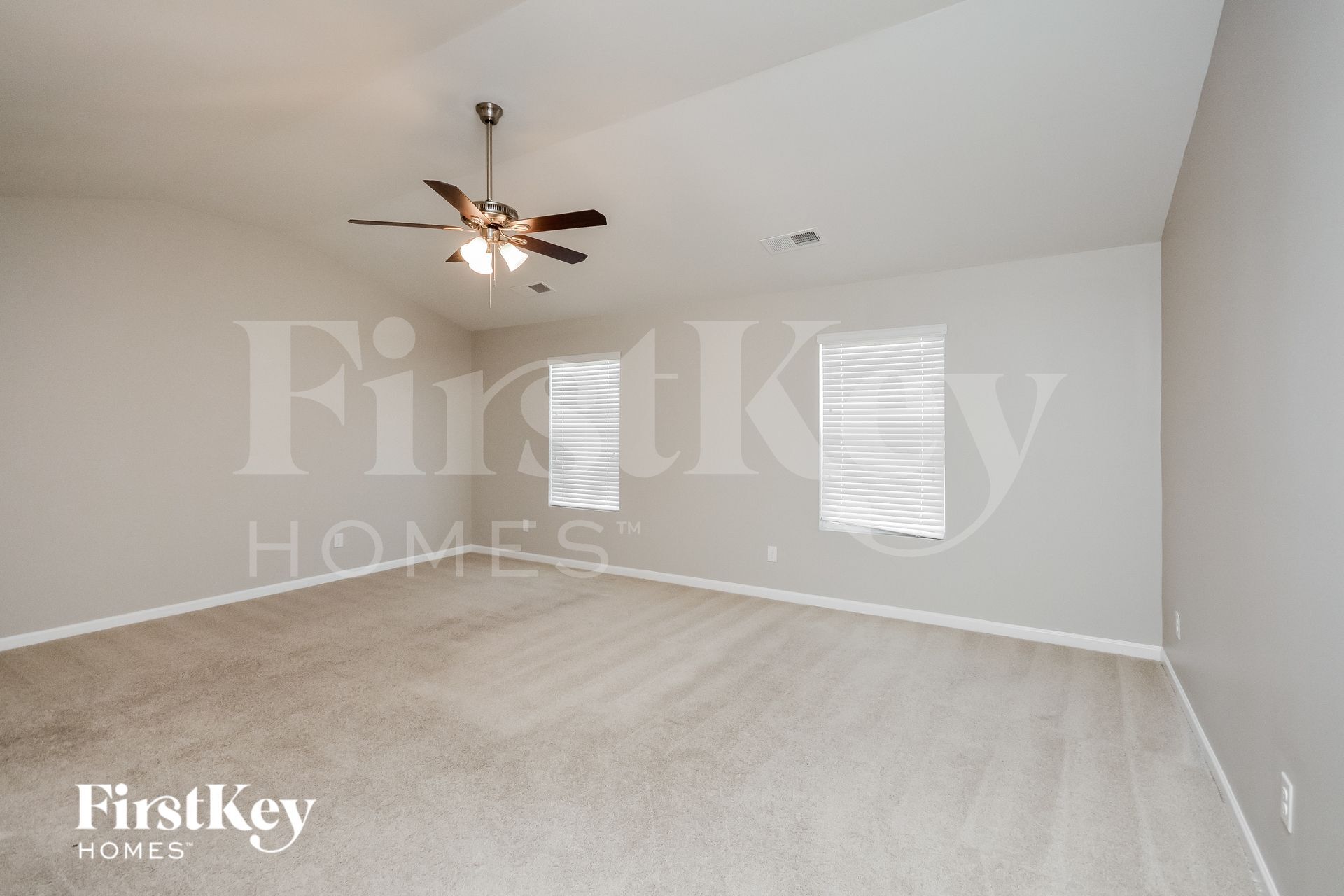 Building Photo - 515 Oak Terrace Dr