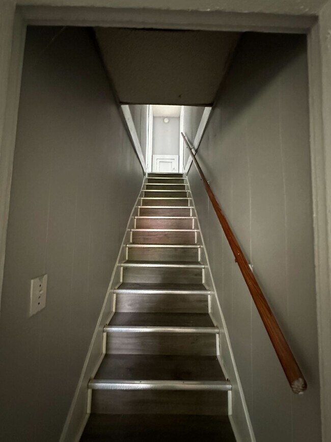Building Photo - "3-Bedroom Home on Larkwood Ave – Spacious...