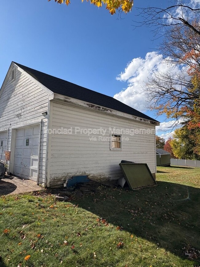 Building Photo - 548 Main St