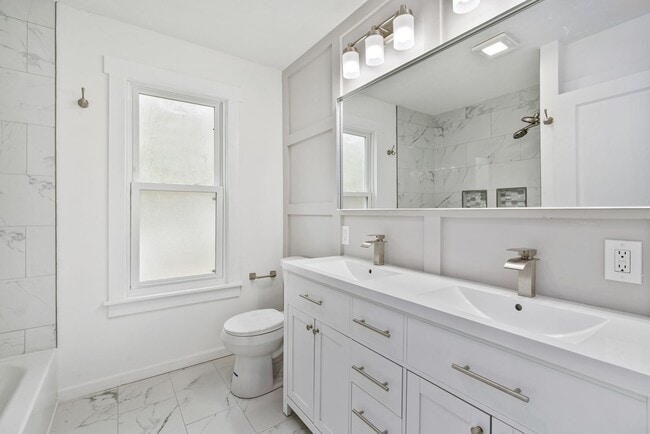 Building Photo - Beautiful Fully Renovated 3 Bedroom Home In Swissvale.  Available Immediately.