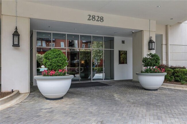 Building Photo - 2828 Peachtree Rd NW