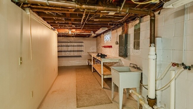 Building Photo - 2454 Poplar Ln