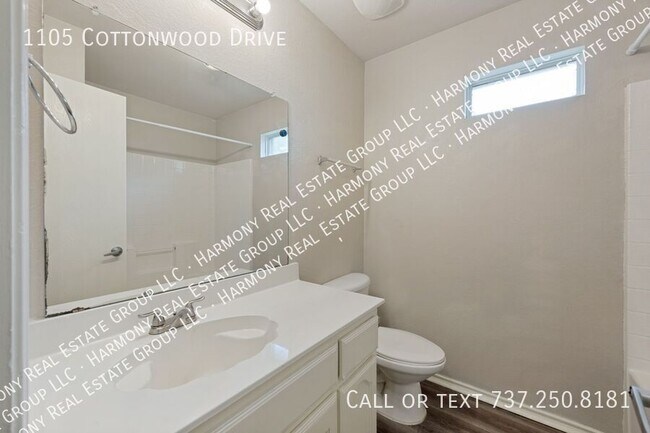 Building Photo - 1105 W Cottonwood Dr