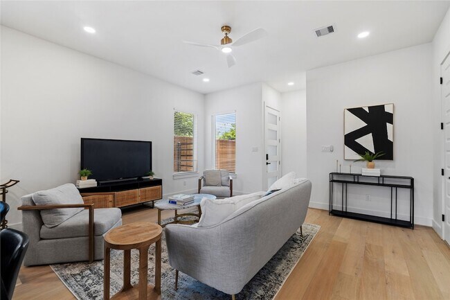 Building Photo - 4108 Cortlandt St