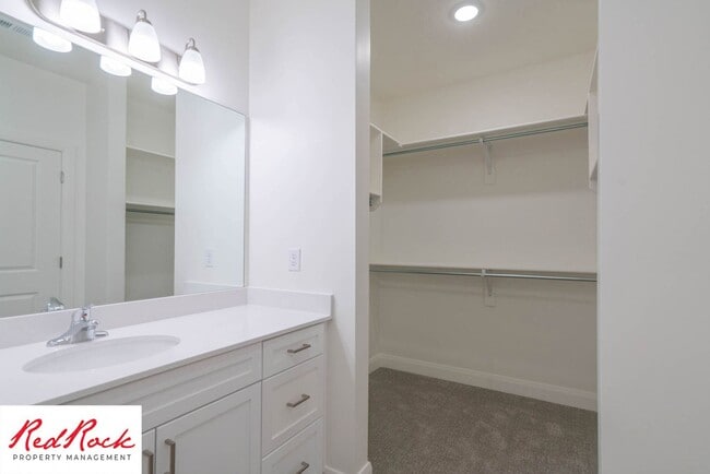 Building Photo - Spacious 3 Bedroom Unit in Desert Color With Pool & Lagoon Access