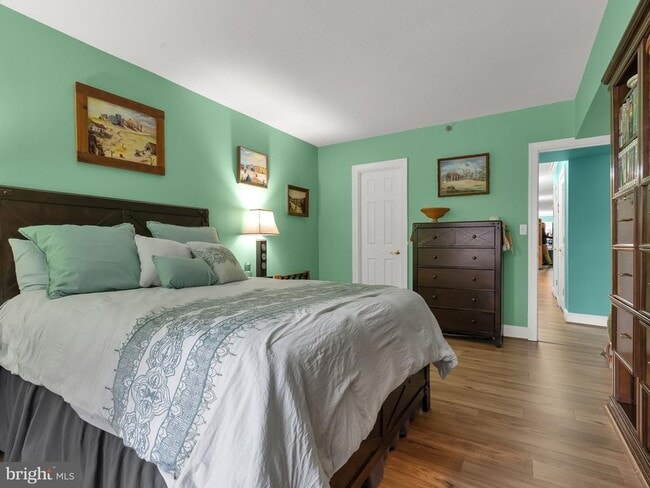 Building Photo - 1300 Crystal Dr