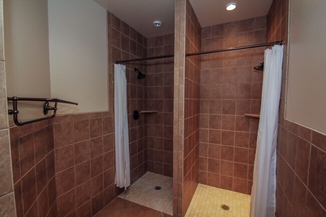 Building Photo - 2 Creeks Condominiums - Gated Community on Camas Meadows Golf Course