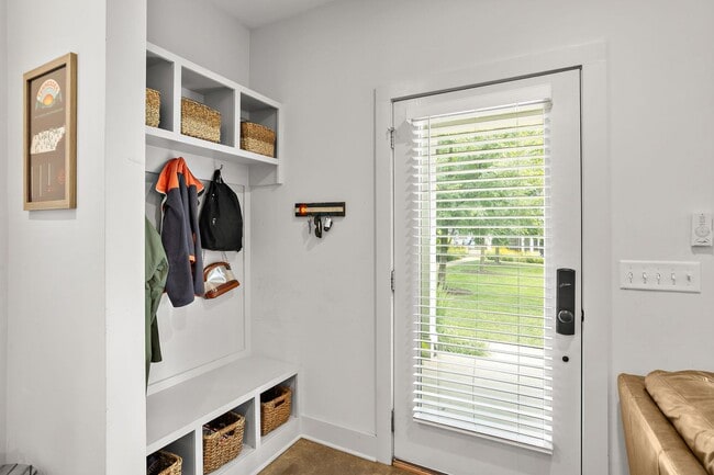 Building Photo - Stunning Gem in the heart of East Nashville!!