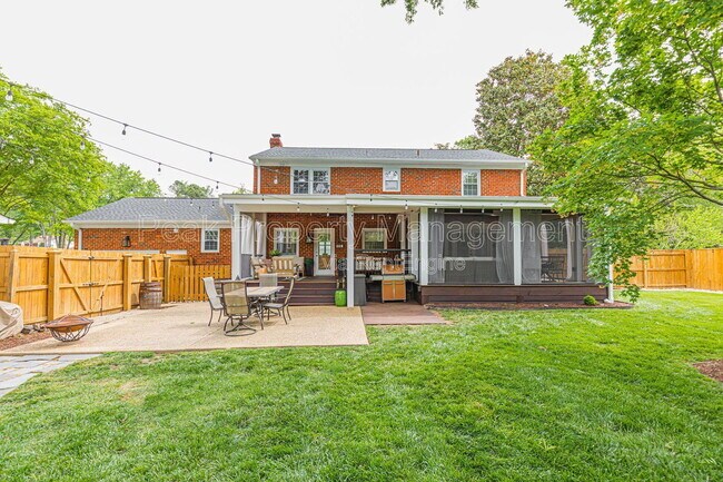 Building Photo - 9133 Robin Ridge Dr