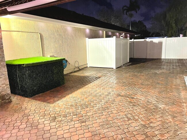 Building Photo - 13329 SW 144th Ter