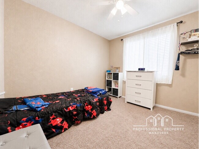 Building Photo - “Spacious 4-Bedroom, 2-Bath Home with Solar Panels in Yuma”