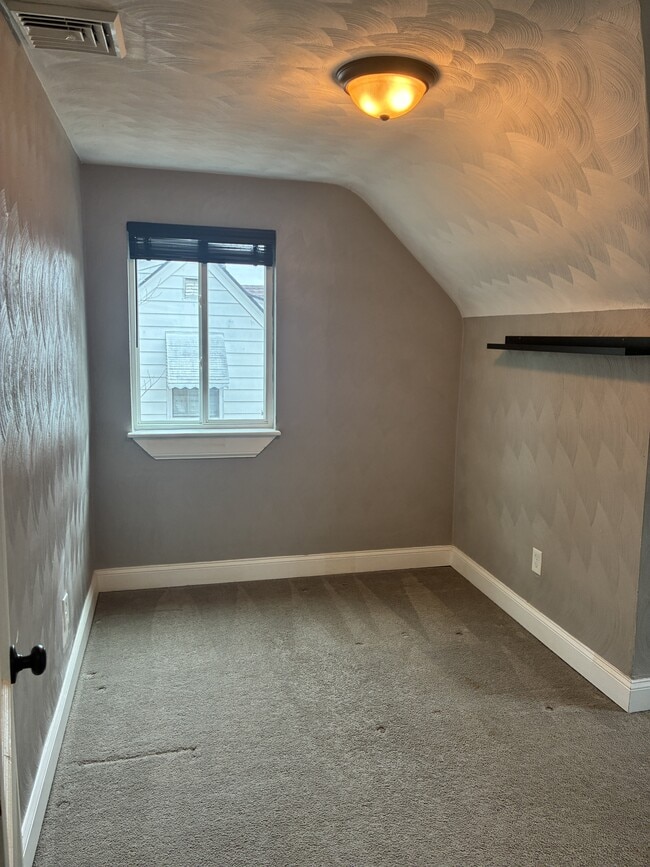 Building Photo - 2808 Beachmont Ave