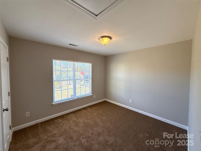 Building Photo - 4713 Brewer Dr