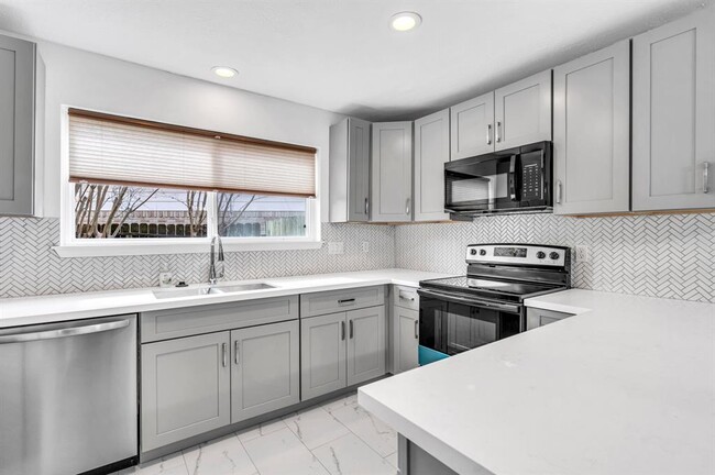 Building Photo - 2402 Blue Mist Ct