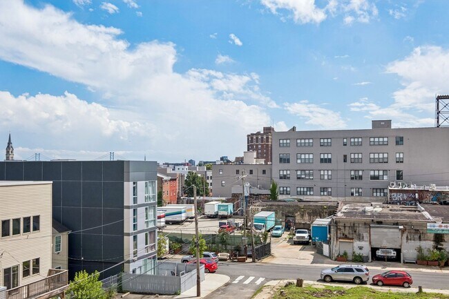 Building Photo - 1518 N Darien St