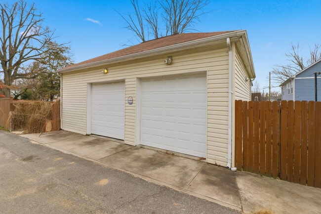 Building Photo - 30 Longfellow St NE