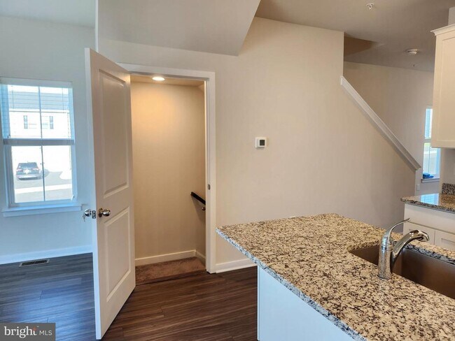 Building Photo - 4901 Brookside Ct