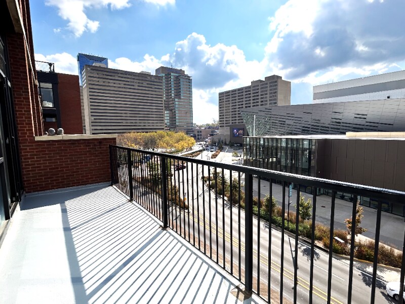 Building Photo - 515 W Main St