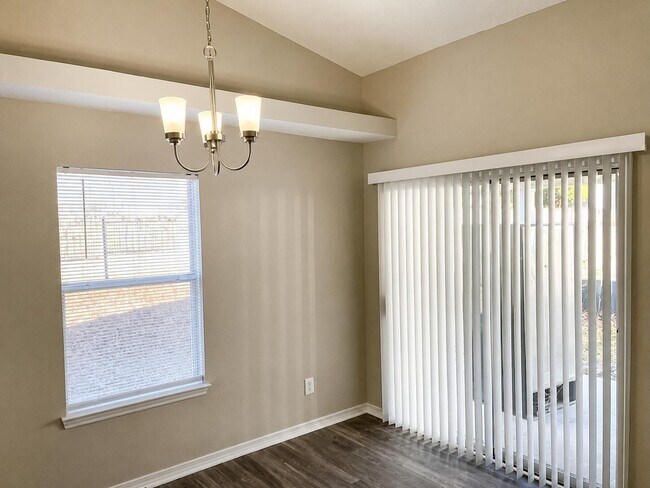 Building Photo - 124 Sandstone Trail