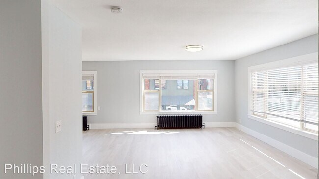 Building Photo - 111-117 Lake St S