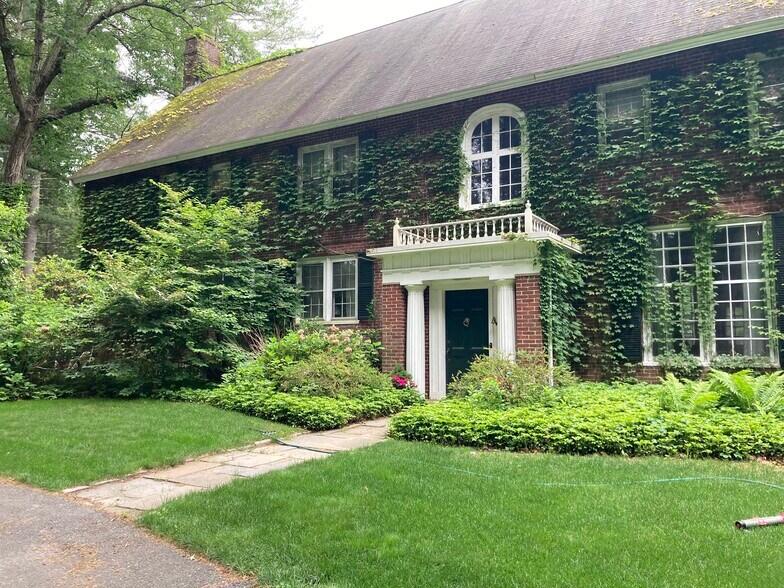 Building Photo - 254 Fairhaven Rd