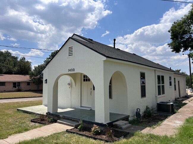 Building Photo - 1400 N 6th St