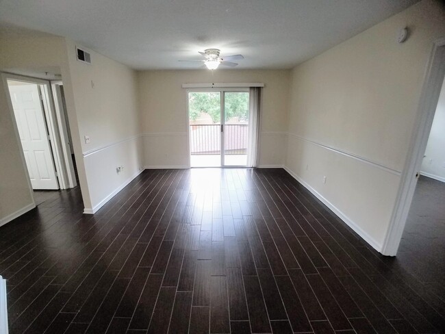 Building Photo - Gorgeous Remodeled 2/2 Floors Condo For Re...