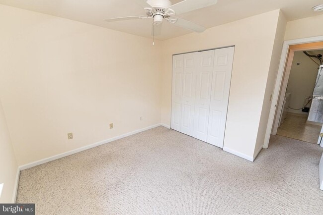 Building Photo - 3500 Sanibel Cir