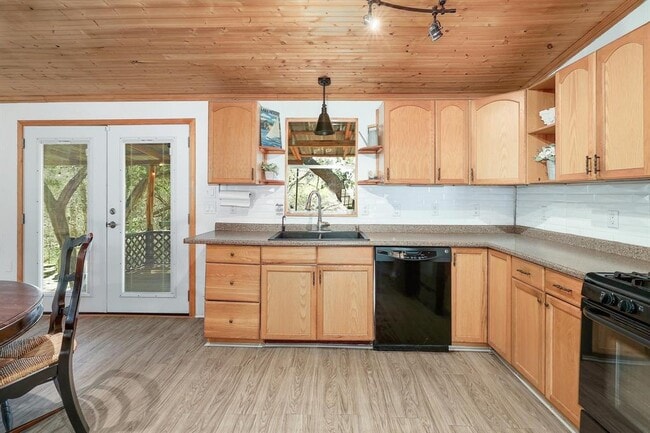 Building Photo - 17311 Whippoorwill Trail