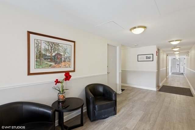 Building Photo - 1136 Greenleaf Ave