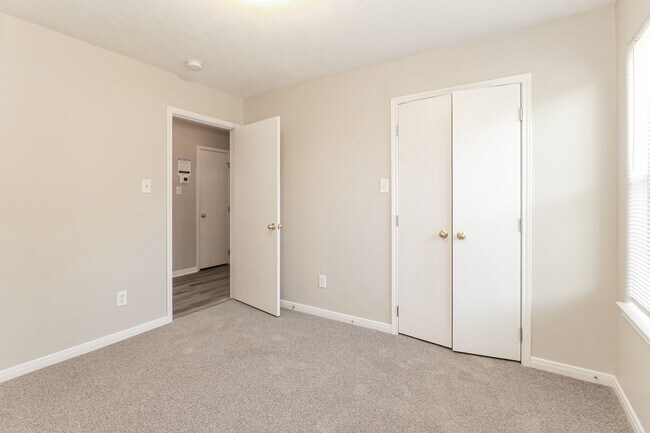 Building Photo - 16360 Hidden River Ct