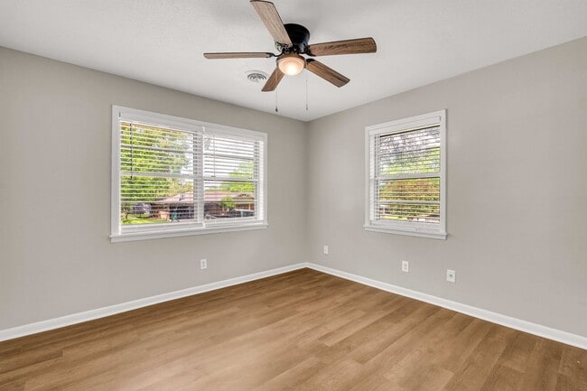 Building Photo - Renovated 3 Bedroom 2 Bath Home for Rent!