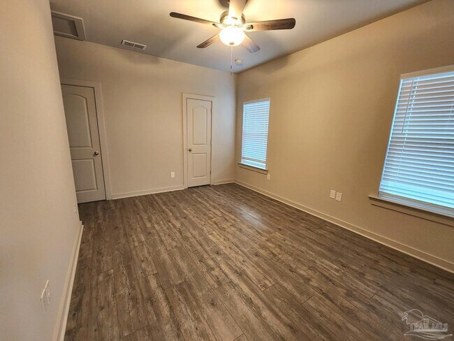 Building Photo - 106 S G St