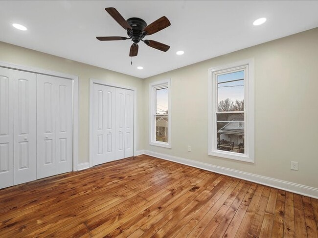 Building Photo - 1617 W 9th St