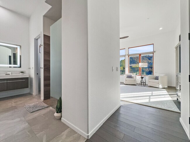 Building Photo - 14559 E Charter Oak Dr
